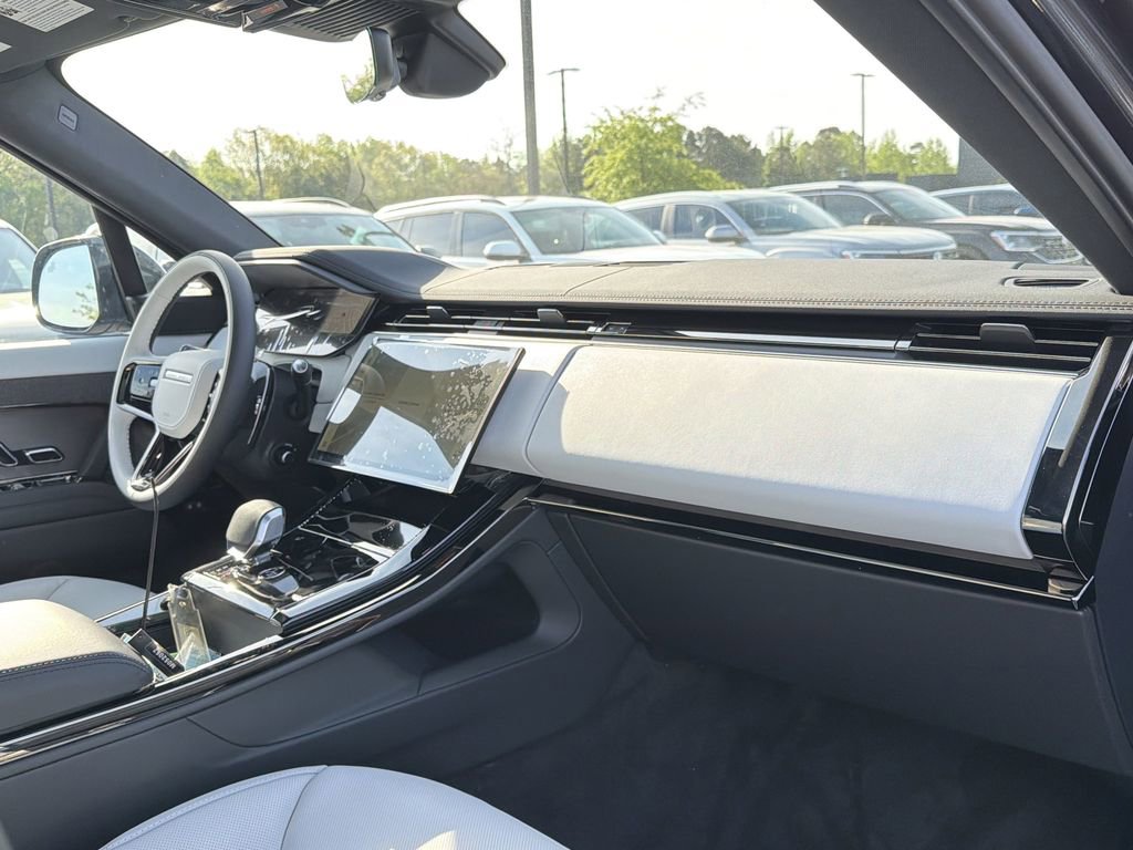 New 2026 Land Rover Range Rover Sport Dynamic SE AWD/4WD image 17