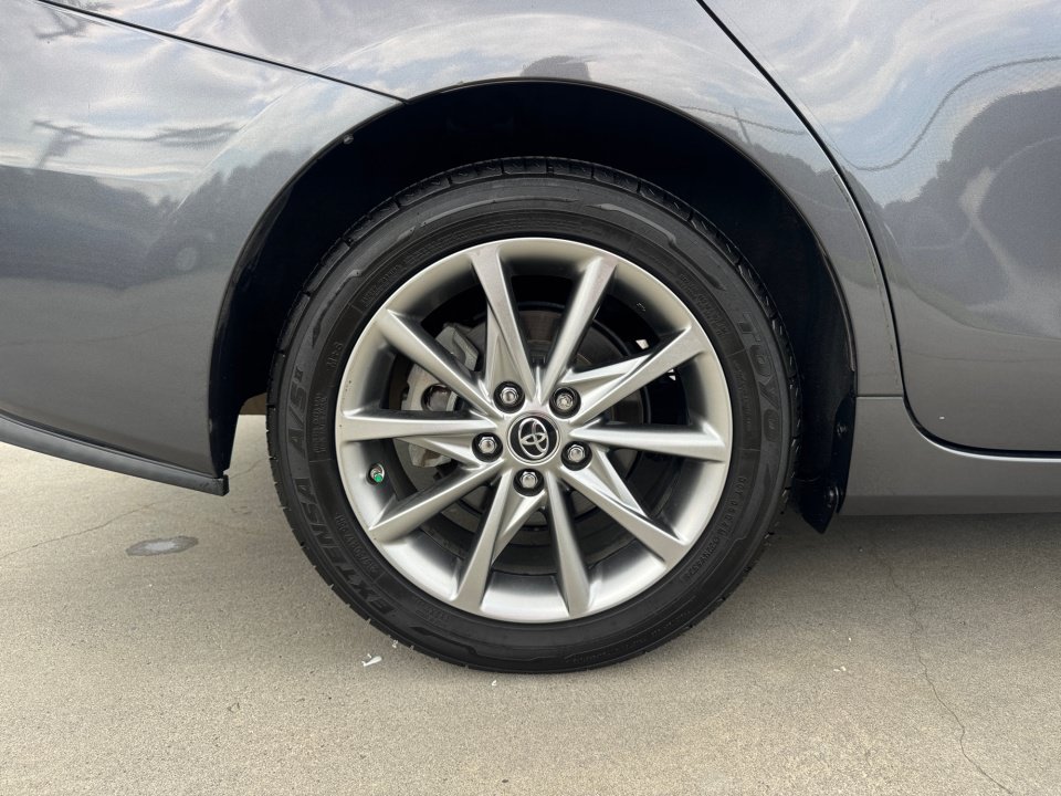 Used 2015 Toyota Prius V Five w/ Advanced Technology Package FWD image 27
