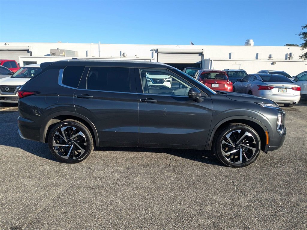 Used 2024 Mitsubishi Outlander SEL image 3