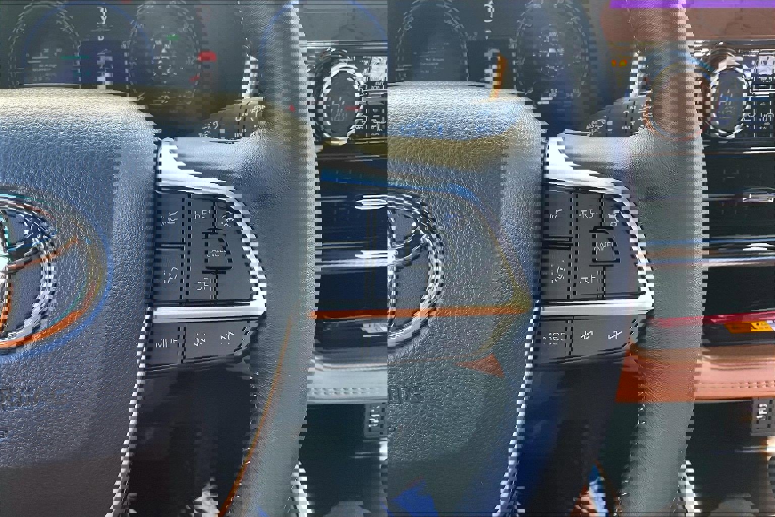 Used 2024 Toyota Highlander Platinum image 24