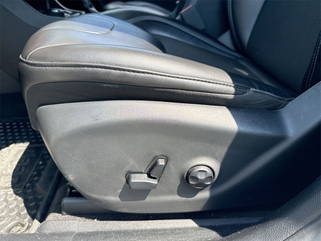 Used 2020 Jeep Cherokee Latitude Plus w/ Cold Weather Group image 12