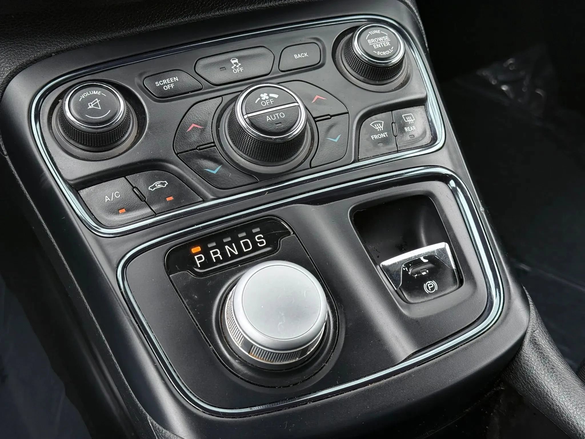 Used 2015 Chrysler 200 S w/ Navigation & Sound Group I image 27