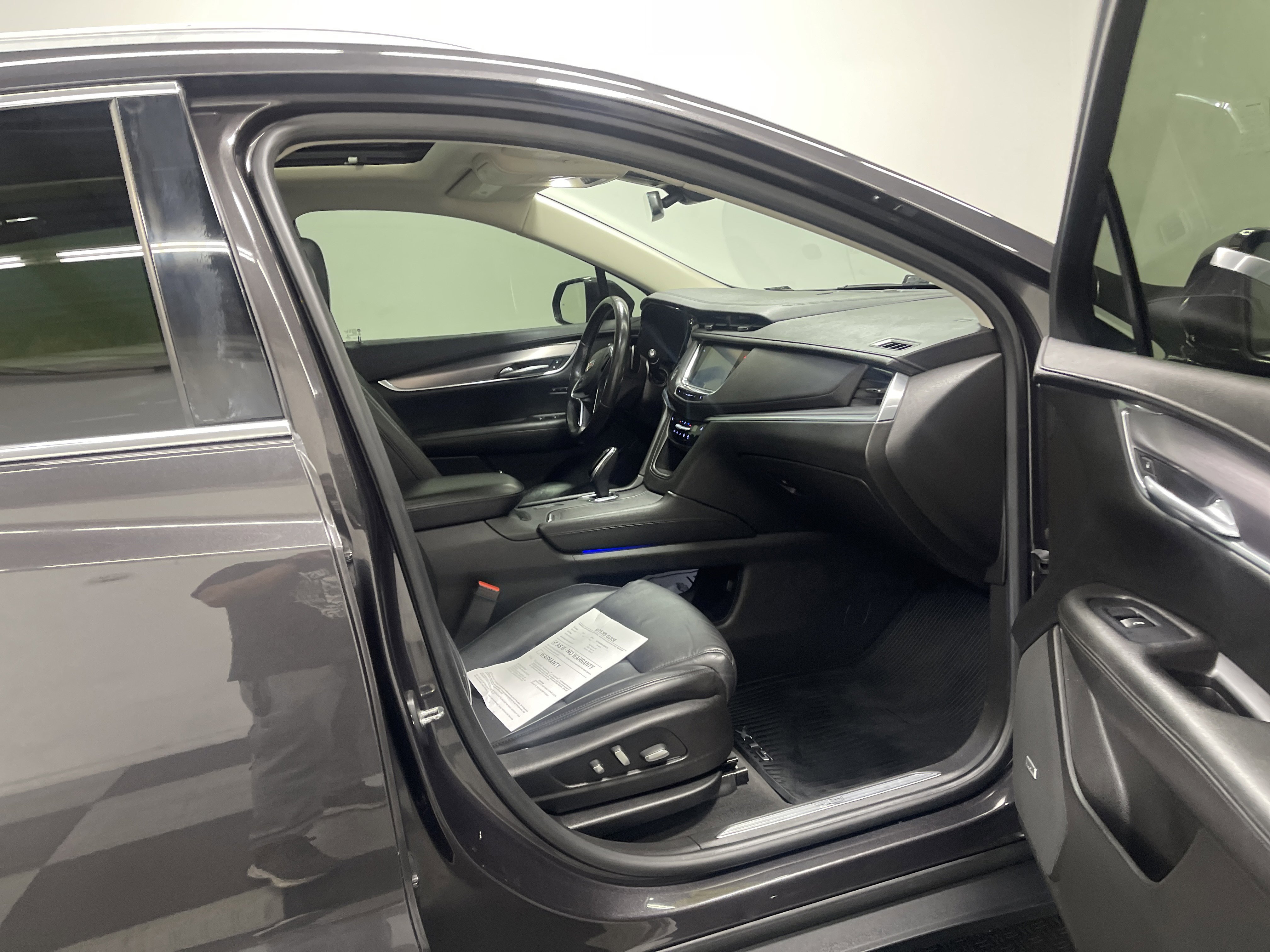 Used 2017 Cadillac XT5 Luxury w/ Driver Awareness Package image 26