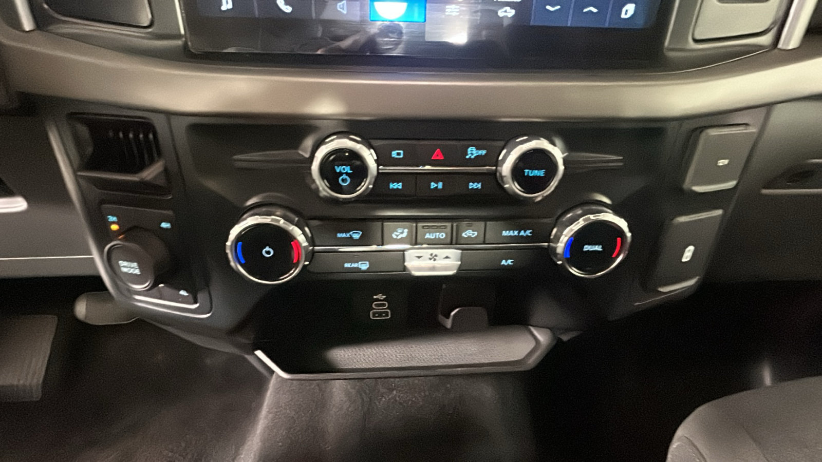 Used 2025 Ford F150 XLT w/ Equipment Group 301A Standard AWD/4WD image 26