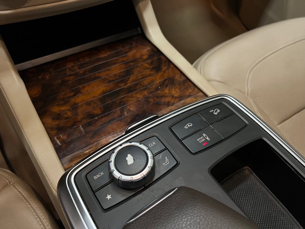 Used 2015 Mercedes-Benz GL 550 4MATIC image 26