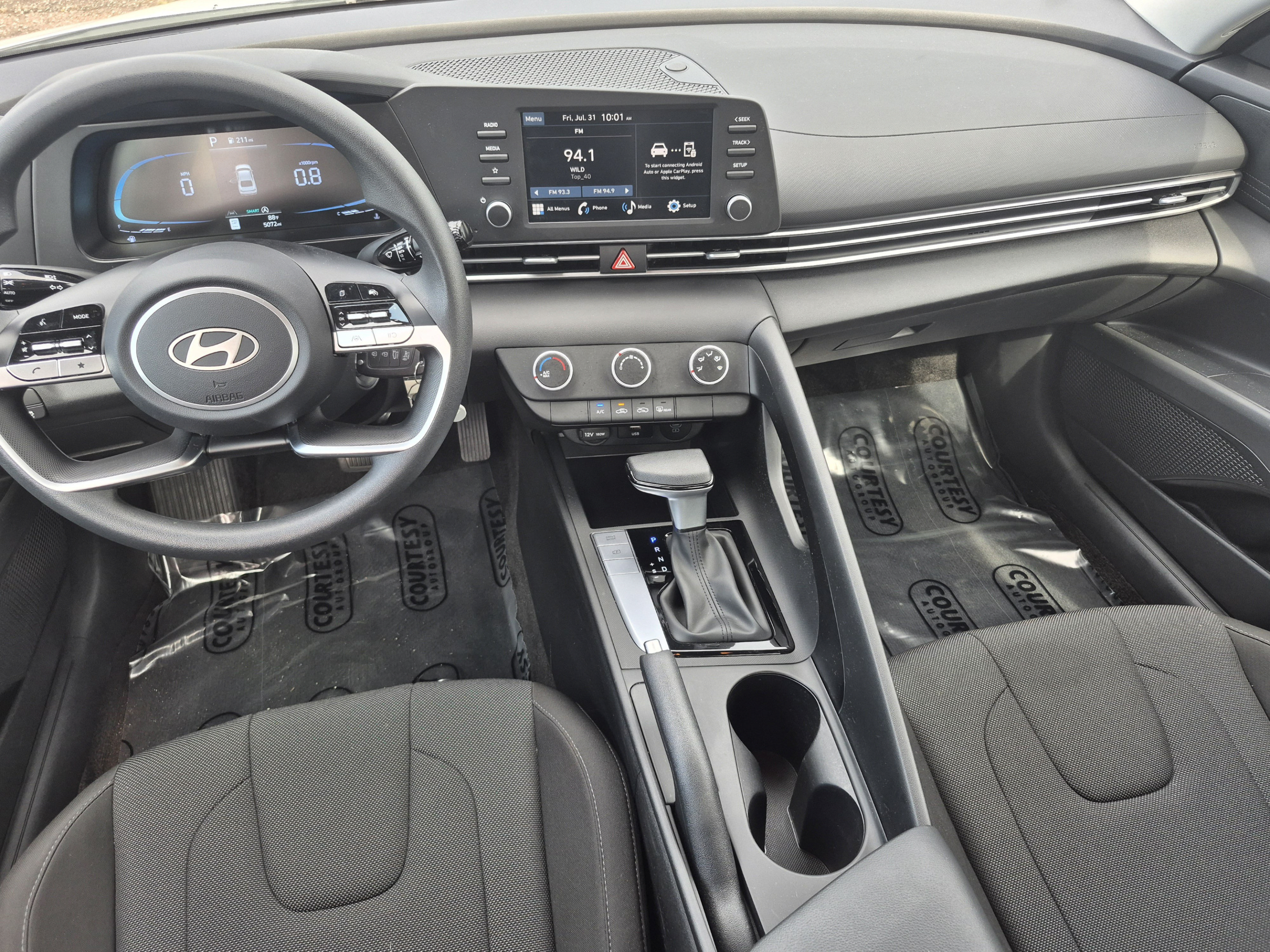 Certified 2025 Hyundai Elantra SE FWD image 12