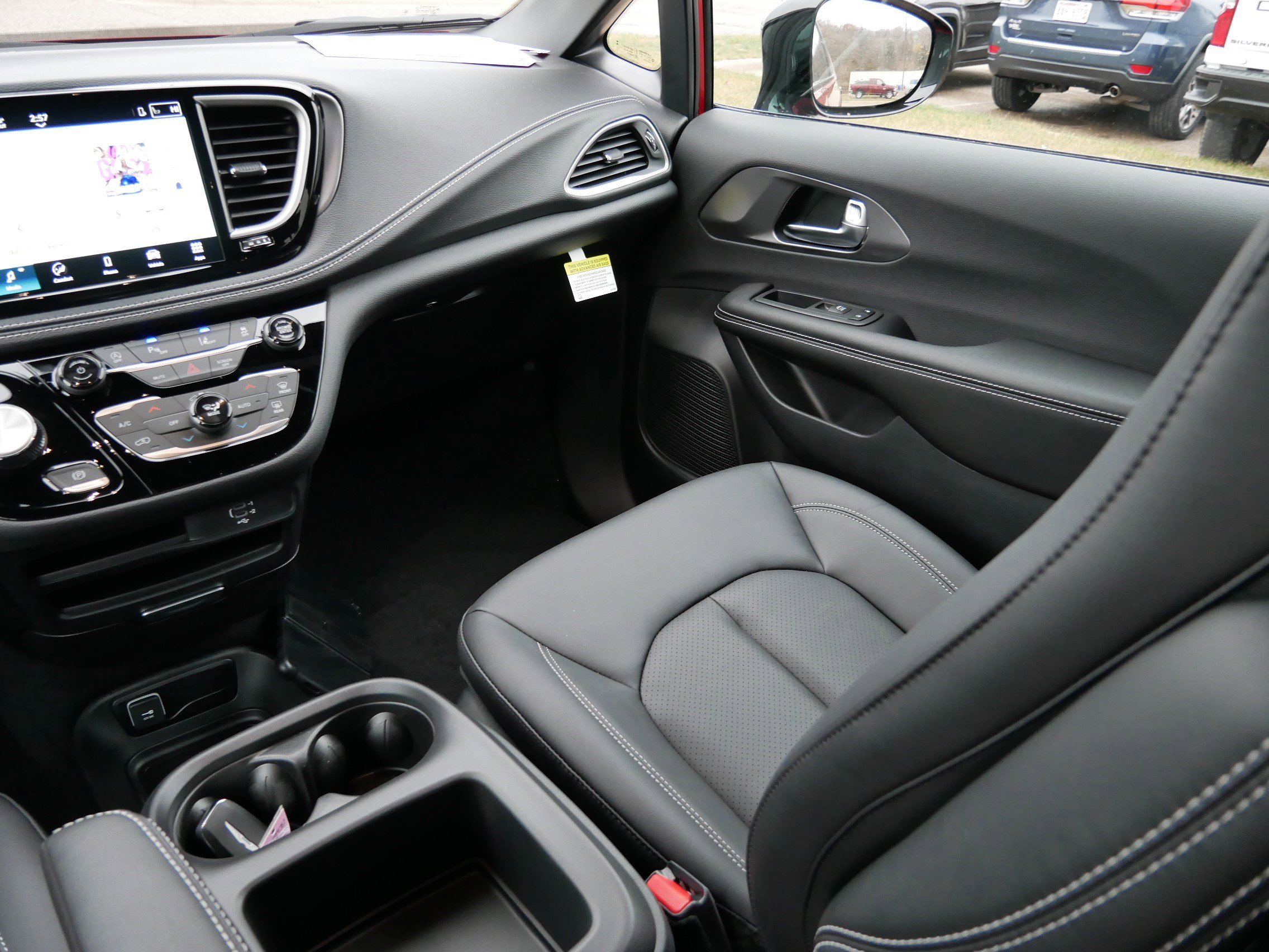 New 2026 Chrysler Pacifica Select image 11