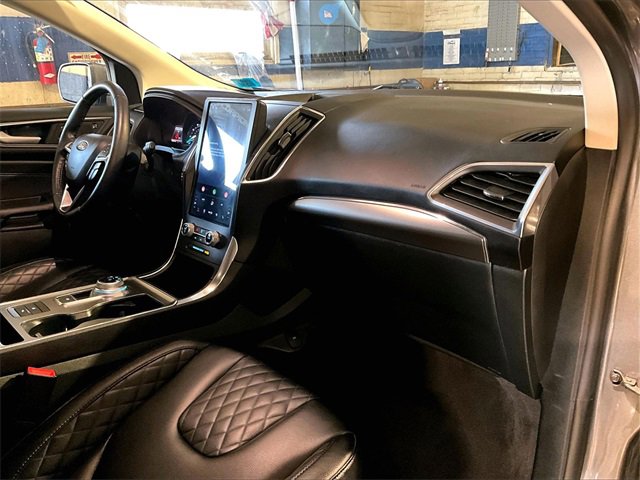 Used 2024 Ford Edge Titanium image 17