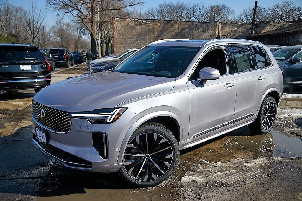 New 2026 Volvo XC90 B6 Plus w/ Protection Package image 3