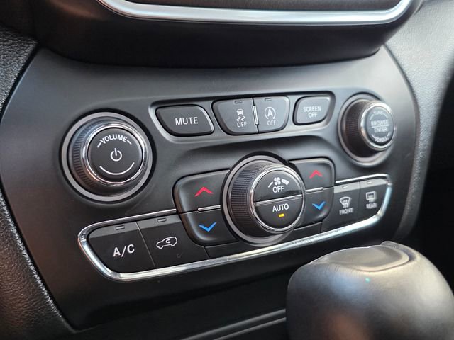 Used 2022 Jeep Cherokee Trailhawk w/ Sun, Sound & Nav Group image 31