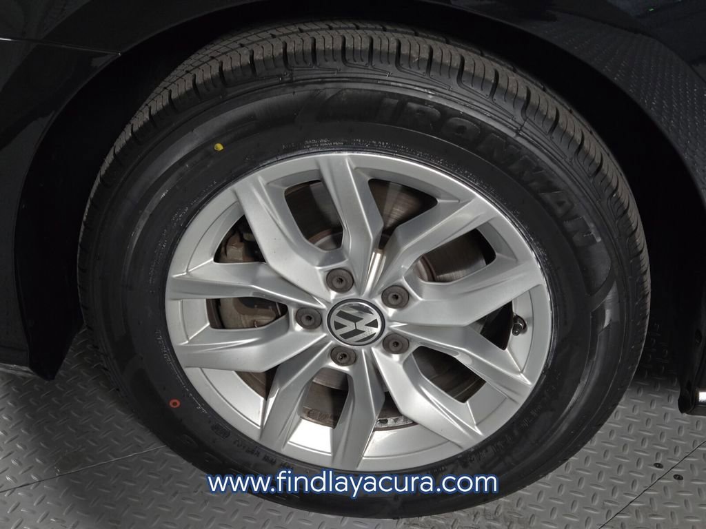 Used 2017 Volkswagen Passat 1.8T S image 11