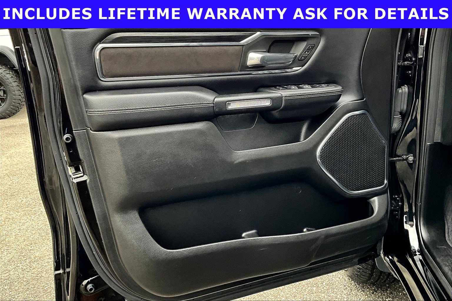 Used 2024 RAM 1500 Laramie AWD/4WD image 17