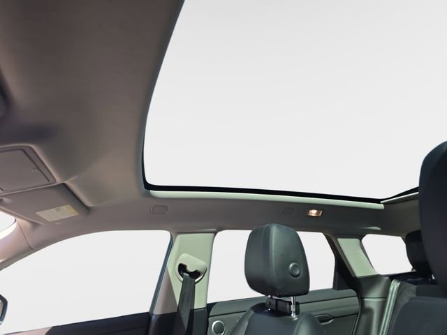 Used 2020 Land Rover Range Rover Evoque SE image 32