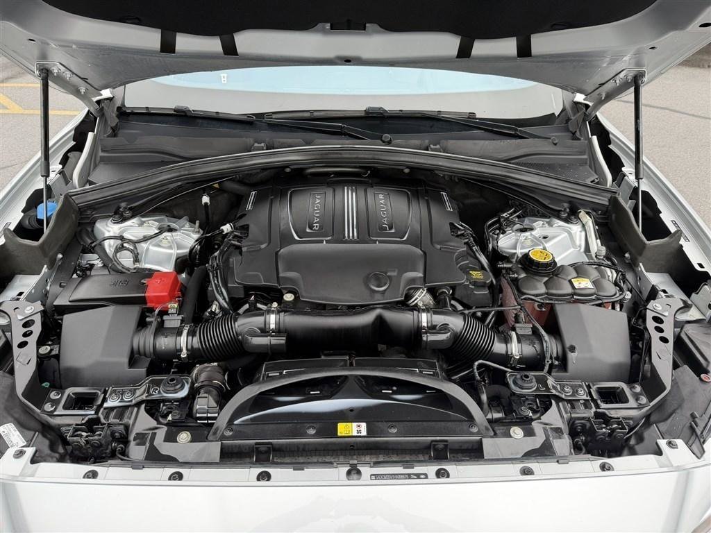 Used 2017 Jaguar F-PACE S AWD/4WD image 32
