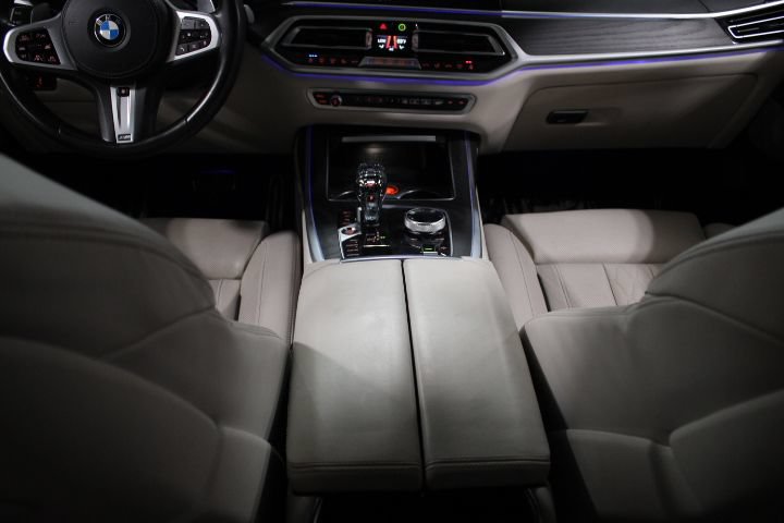 Used 2021 BMW X7 M50i w/ Dynamic Handling Package AWD/4WD image 33