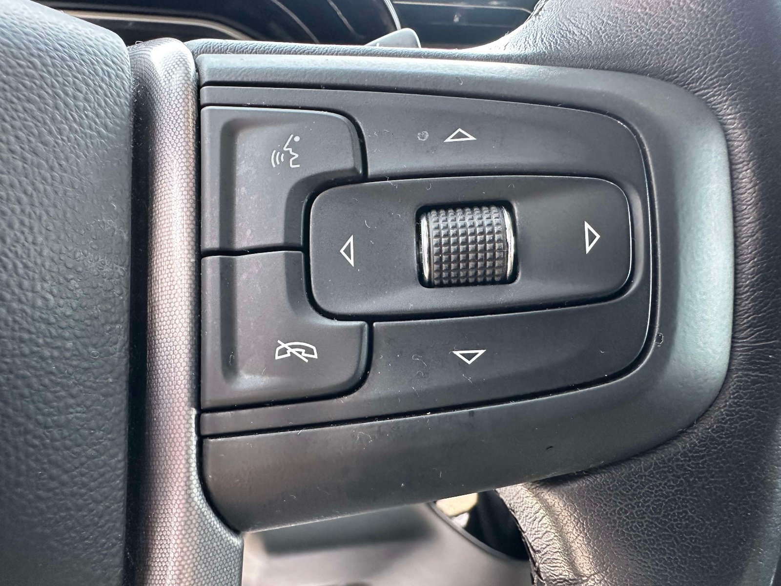 Used 2022 GMC Sierra 1500 SLT w/ SLT Convenience Package AWD/4WD image 14