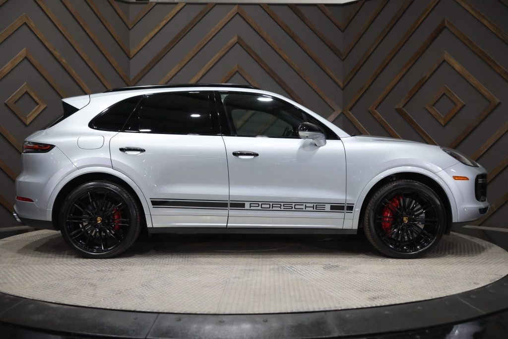 Used 2022 Porsche Cayenne Turbo image 12