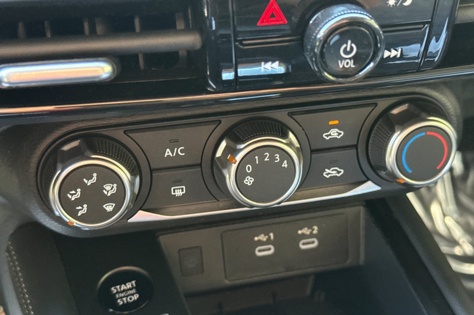 Used 2025 Nissan Kicks SV AWD/4WD image 18