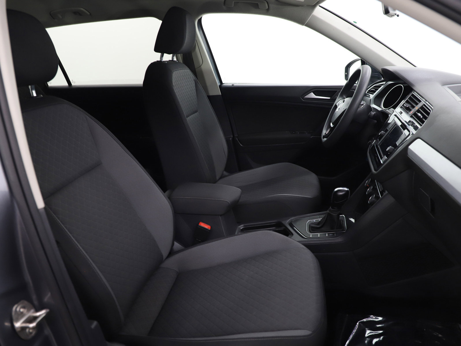 Used 2020 Volkswagen Tiguan S image 11