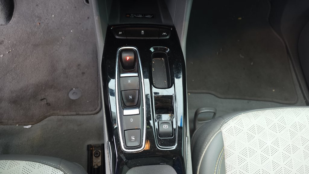 Used 2023 Chevrolet Bolt EUV Premier w/ Sun & Sound Package FWD image 24