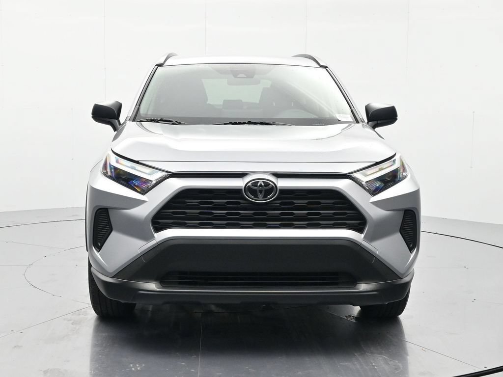 Used 2025 Toyota RAV4 LE AWD/4WD image 2