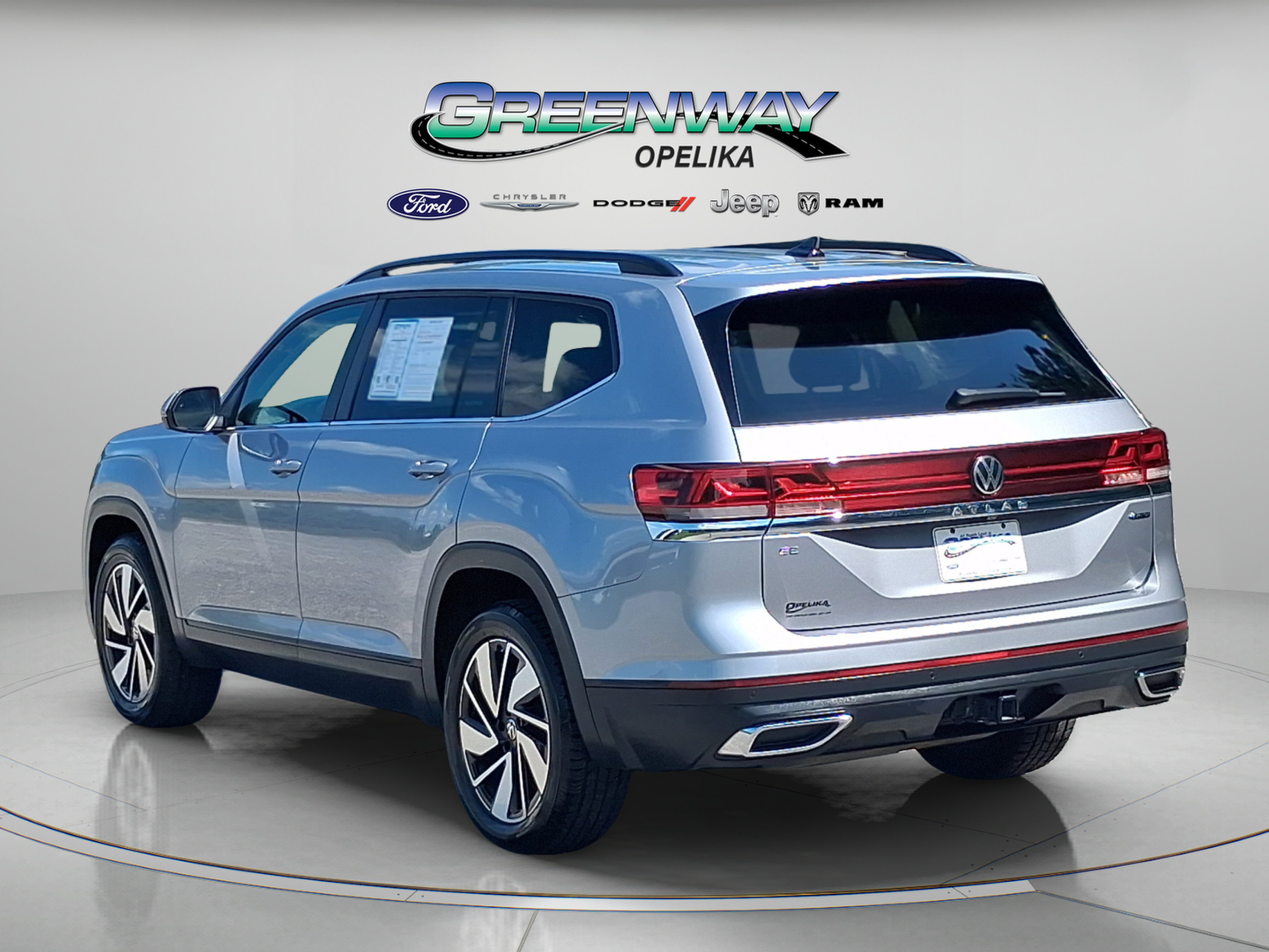 Used 2025 Volkswagen Atlas SE AWD/4WD image 5