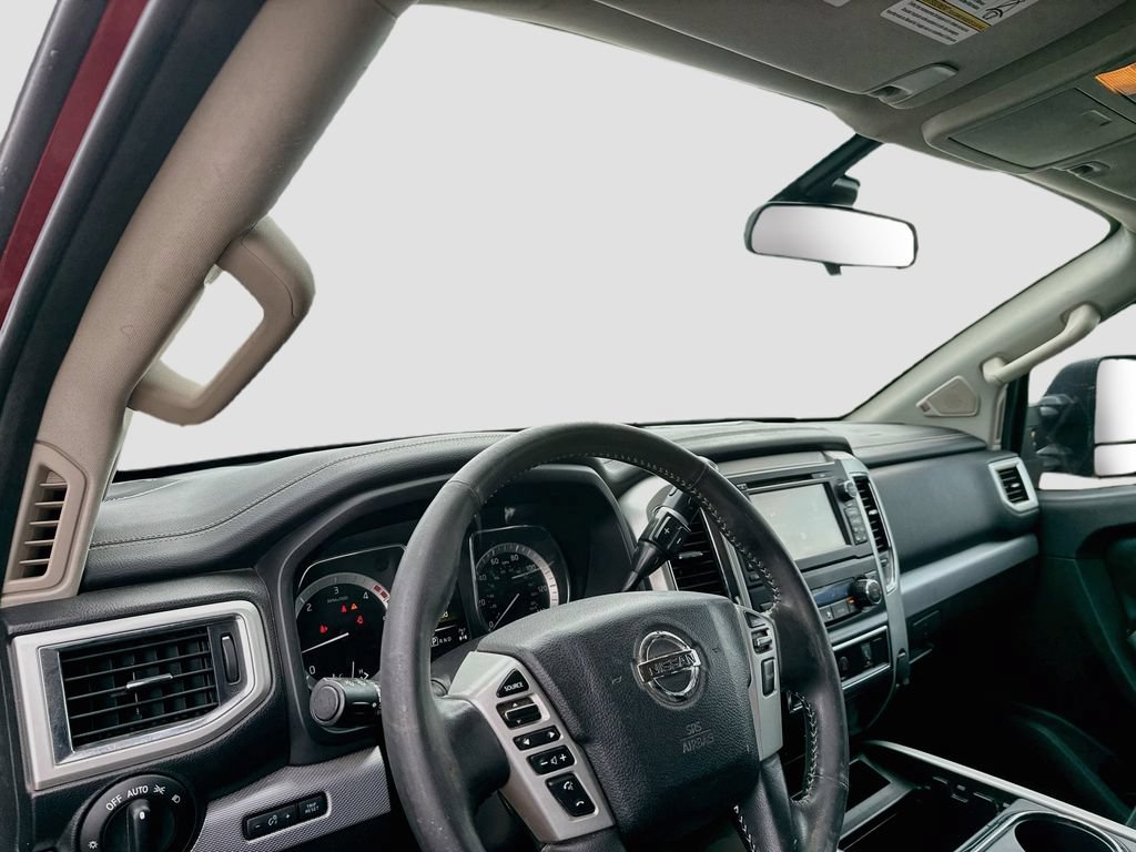 Used 2017 Nissan Titan PRO-4X AWD/4WD image 10