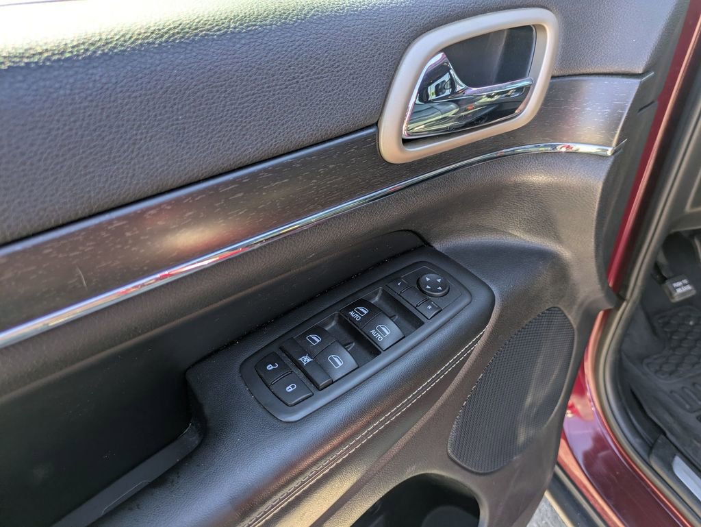 Used 2017 Jeep Grand Cherokee Limited AWD/4WD image 12