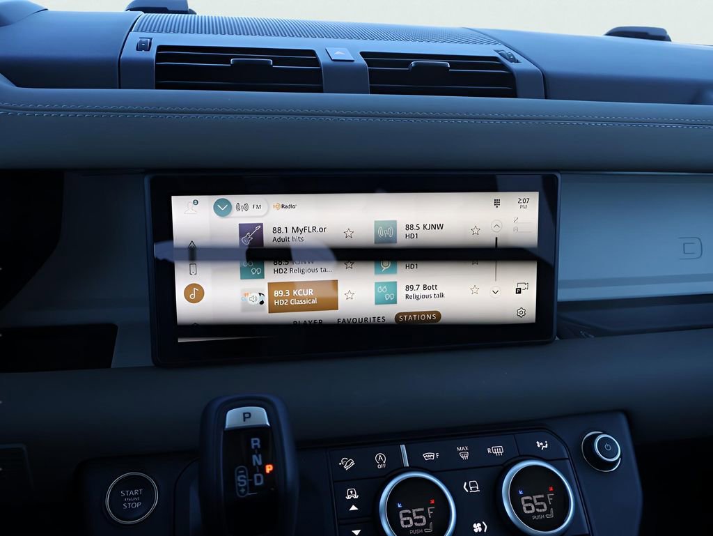 Used 2024 Land Rover Defender 110 SE image 21