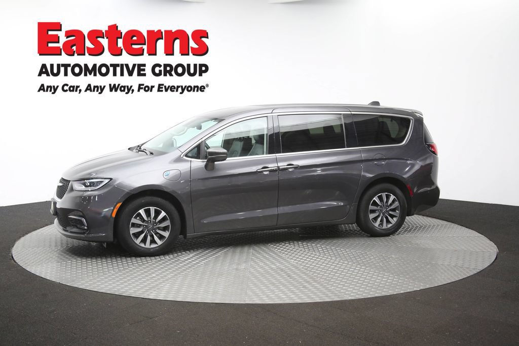 Used 2022 Chrysler Pacifica Touring-L w/ Uconnect Theater Family Group FWD image 59
