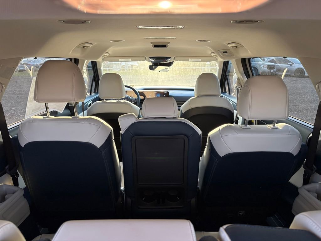 New 2026 Kia Carnival EX FWD image 16