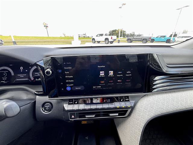 Used 2025 Toyota Camry XLE FWD image 18