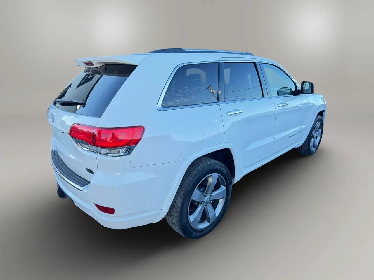 Used 2016 Jeep Grand Cherokee Overland w/ Advanced Technology Group AWD/4WD image 5