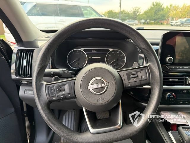 Used 2022 Nissan Pathfinder S FWD image 6