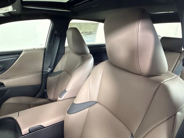 New 2025 Lexus ES 300h w/ Premium Package image 6