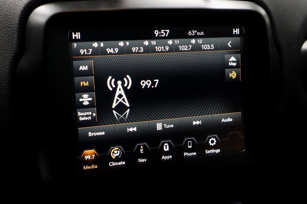 Used 2023 Jeep Renegade Latitude image 3