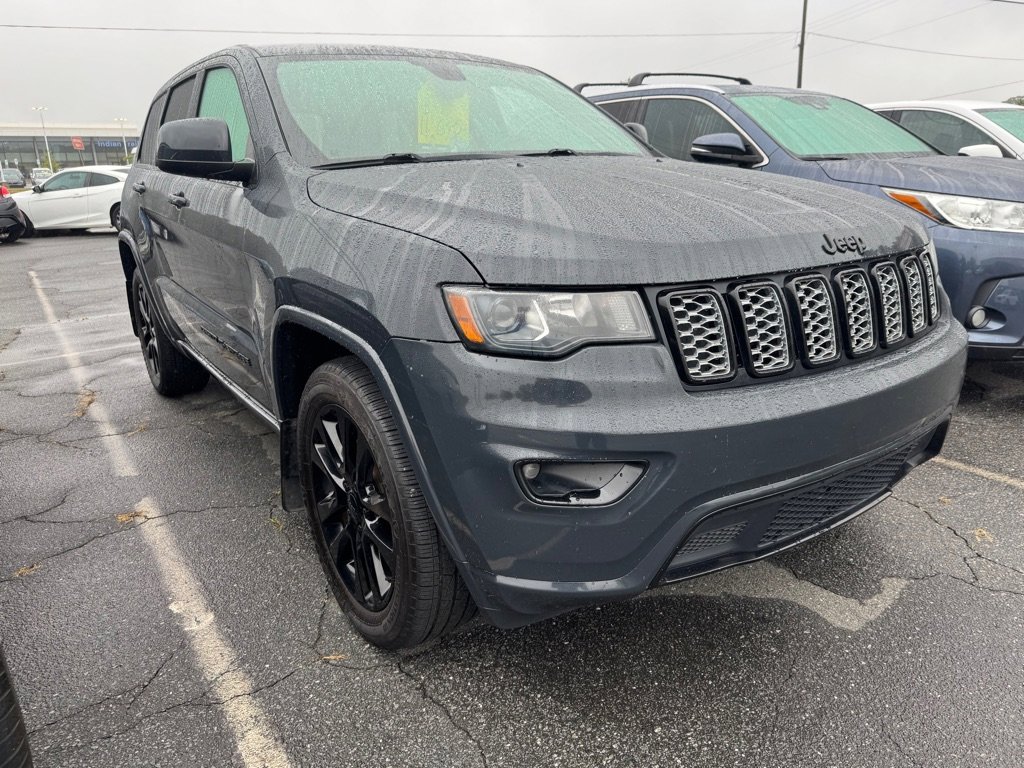 Used 2017 Jeep Grand Cherokee Altitude image 3