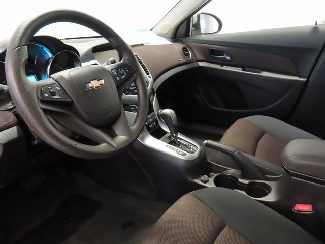 Used 2016 Chevrolet Cruze LT image 4
