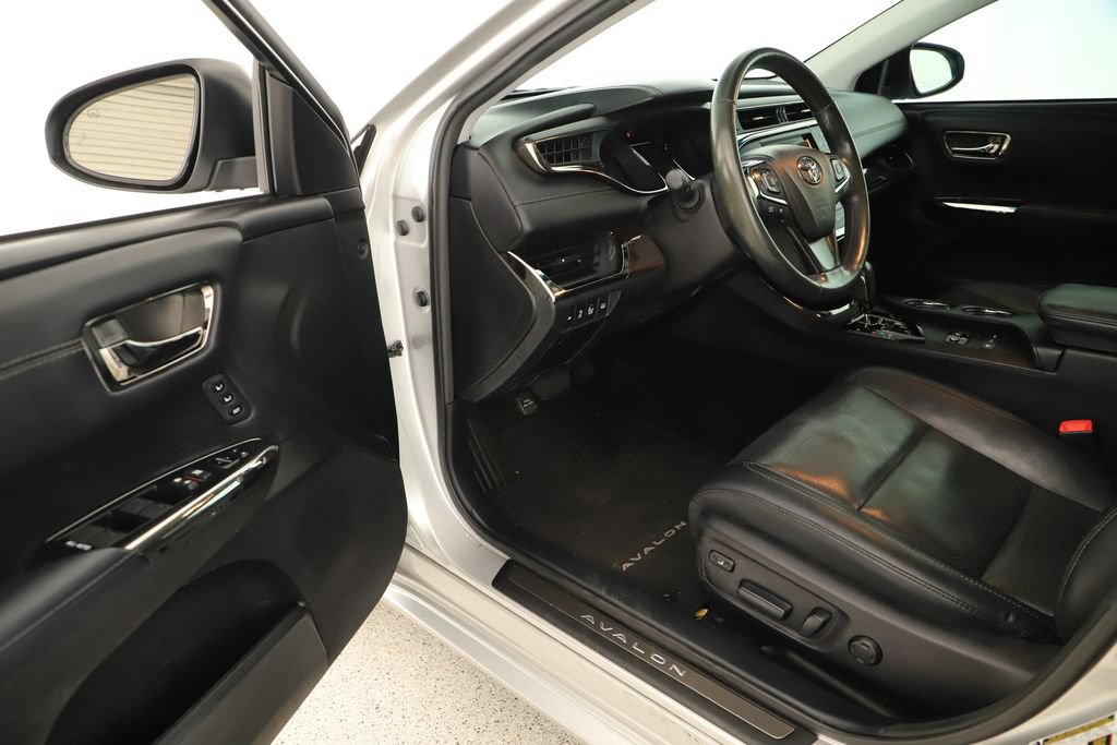 Used 2014 Toyota Avalon Limited w/ Technology Package FWD image 14