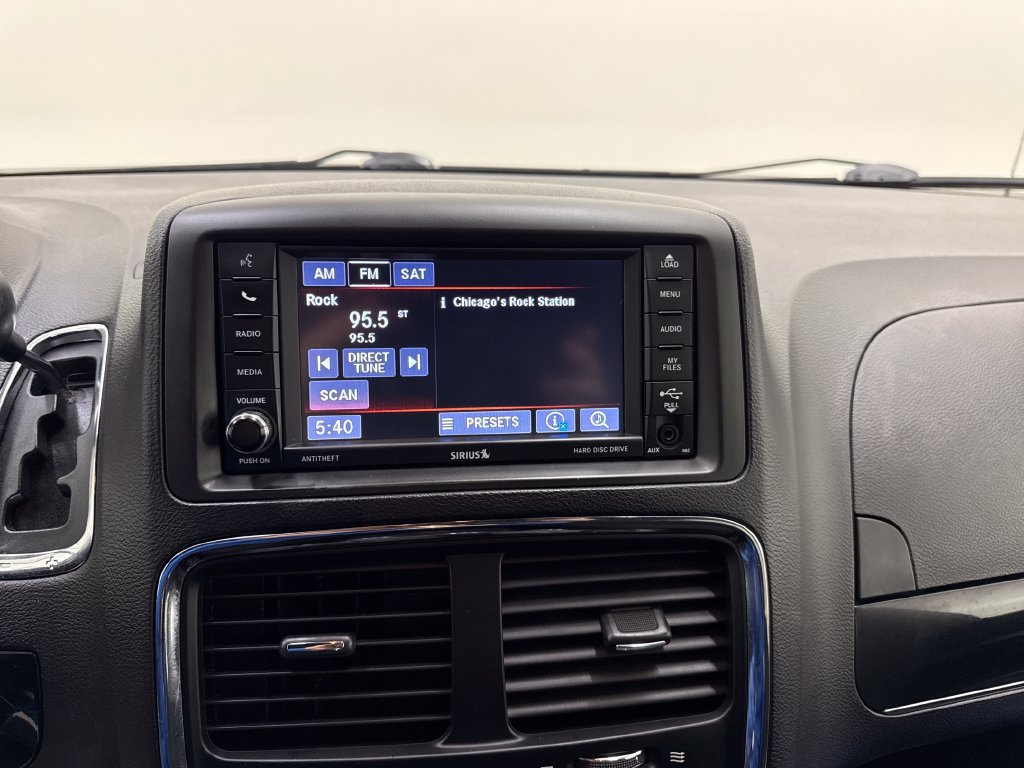 Used 2018 Dodge Grand Caravan SE FWD image 18
