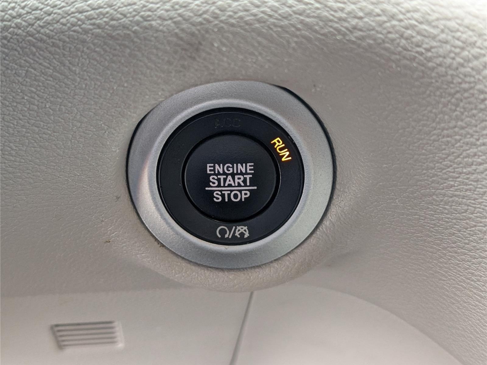Used 2023 Chrysler Pacifica Touring-L FWD image 24