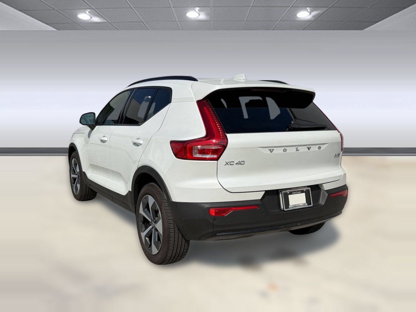 Certified 2026 Volvo XC40 B5 Plus w/ Climate Package AWD/4WD image 3