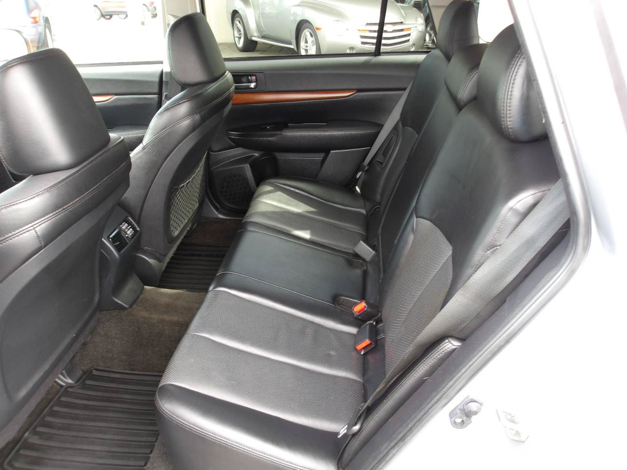 Used 2014 Subaru Outback 3.6R Limited w/ Moonroof Package AWD/4WD image 11