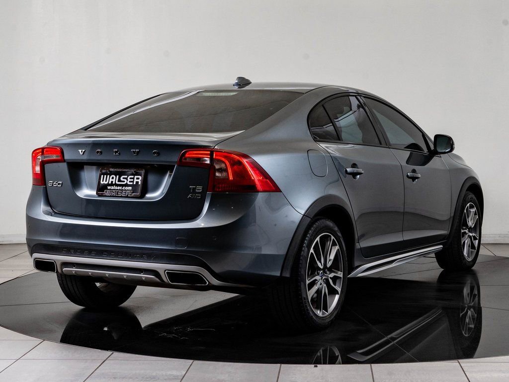 Used 2018 Volvo S60 T5 Cross Country Platinum image 10
