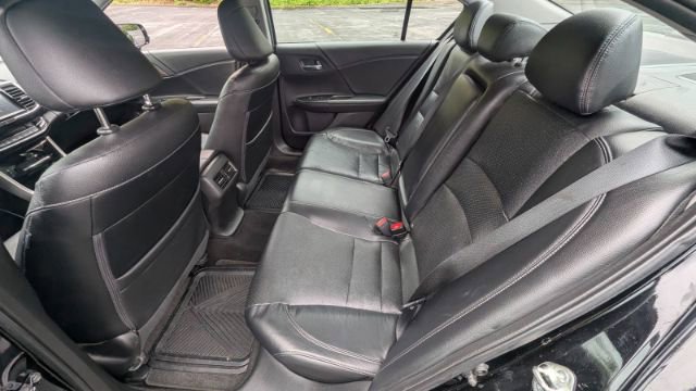 Used 2017 Honda Accord Touring image 21