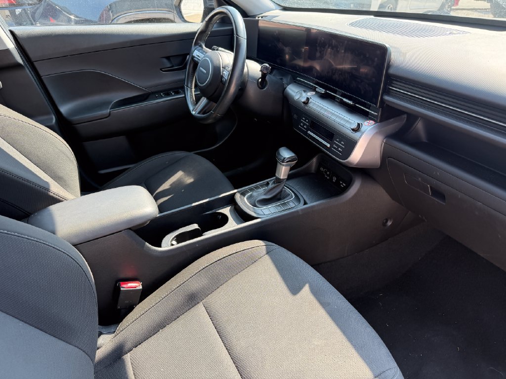 Used 2024 Hyundai Kona SEL FWD image 2