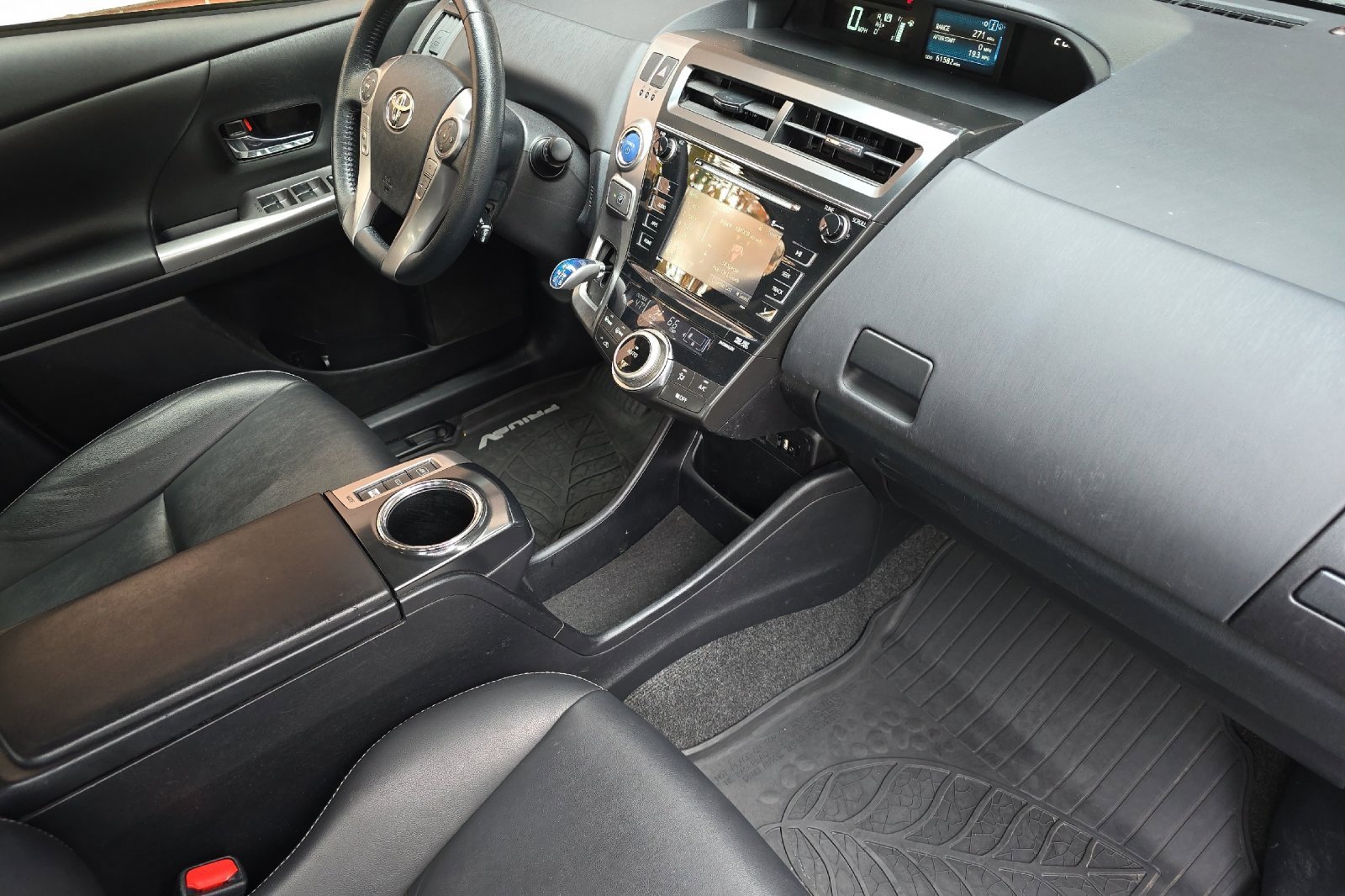 Used 2017 Toyota Prius V Four image 20