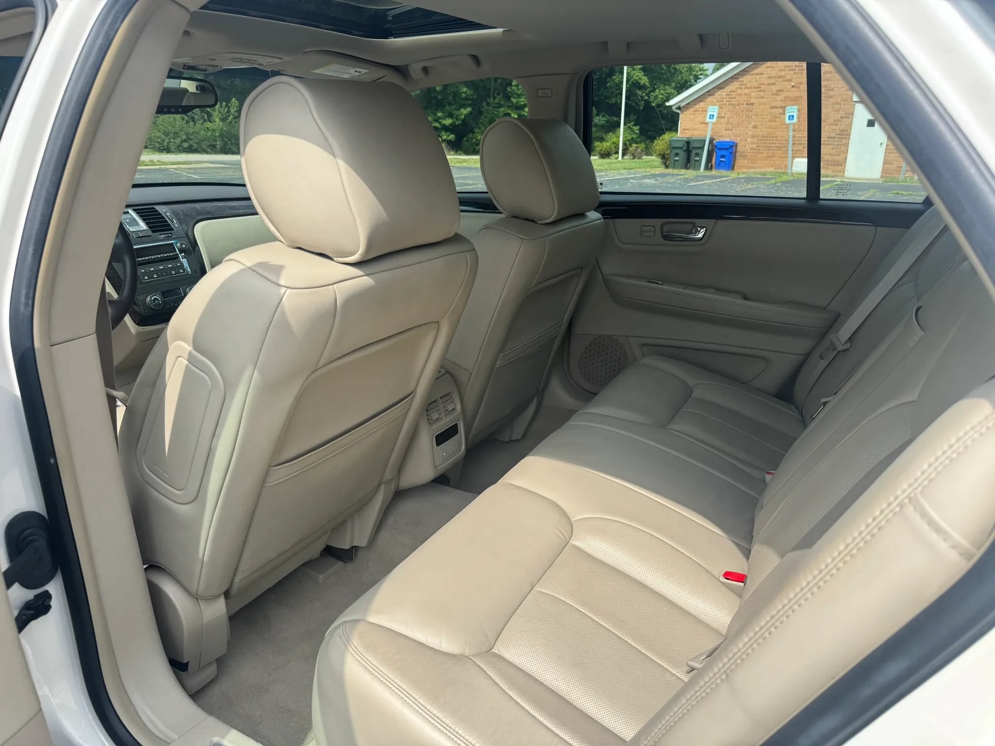 Used 2011 Cadillac DTS Luxury FWD image 17