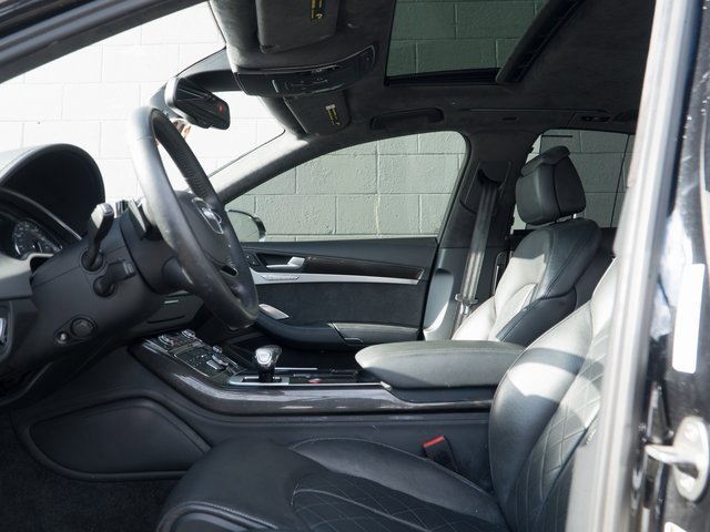 Used 2014 Audi S8 image 17