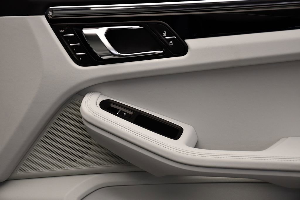 Certified 2025 Porsche Macan image 48